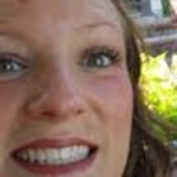 Meet your Posher, Laura - Picture 1 of 1